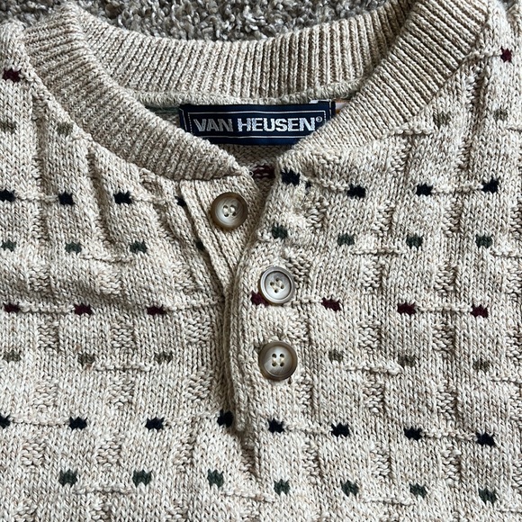 Van Heusen Large colorful sweater. - Picture 4 of 4